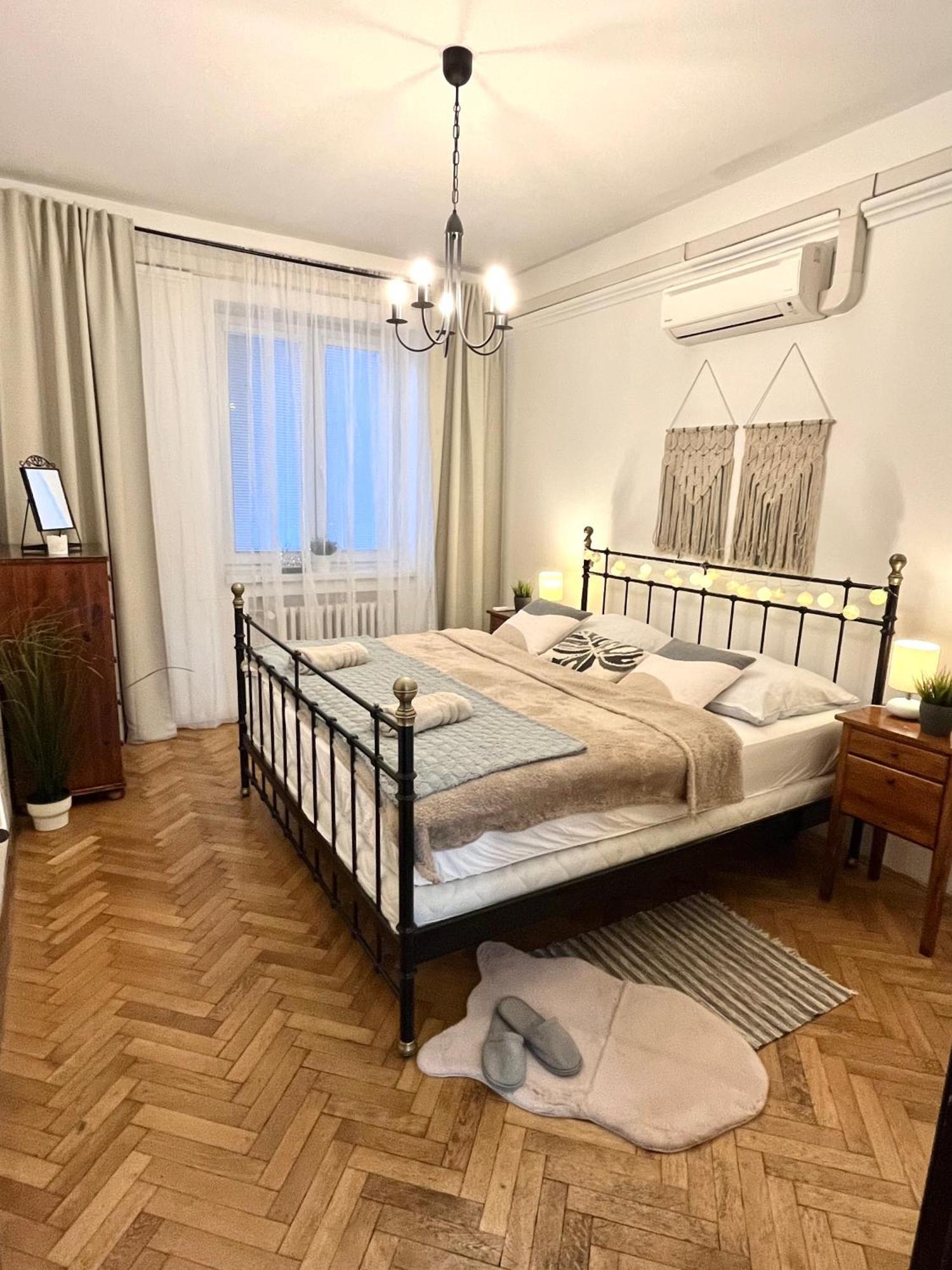 Audrey Hepburn Apartment Old Town Air Conditioned Pozsony Kültér fotó